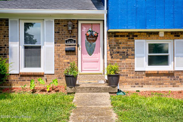 4430 Woodgate Ln, Louisville, KY 40220