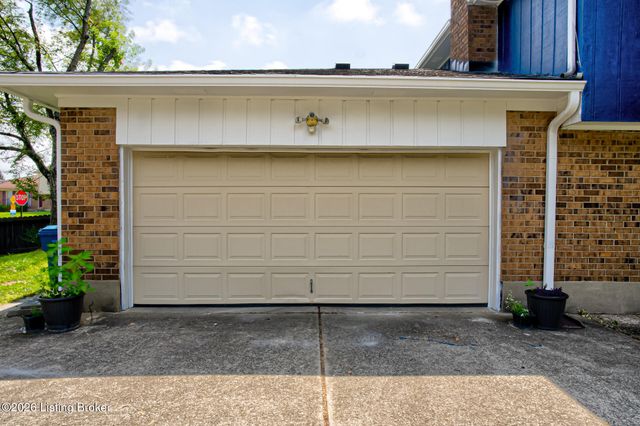 4430 Woodgate Ln, Louisville, KY 40220