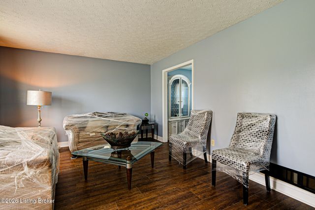 4430 Woodgate Ln, Louisville, KY 40220
