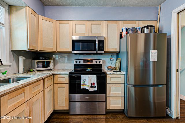 4430 Woodgate Ln, Louisville, KY 40220