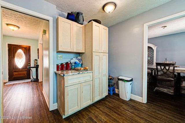 4430 Woodgate Ln, Louisville, KY 40220