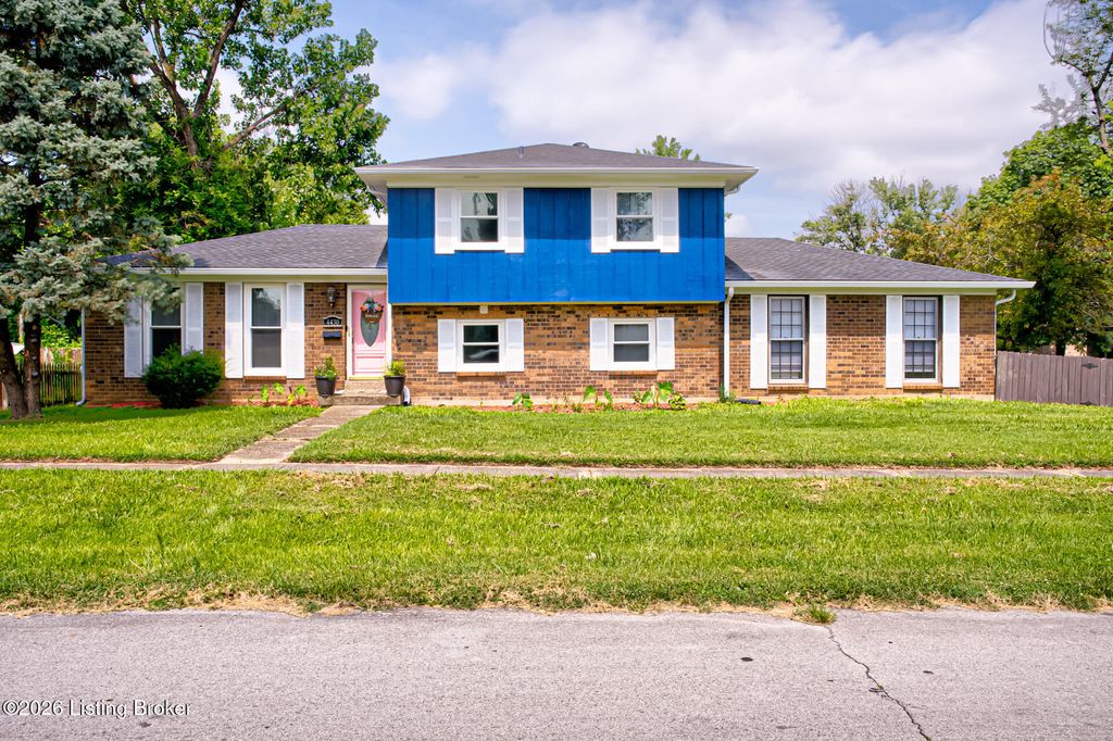 4430 Woodgate Ln, Louisville, KY 40220