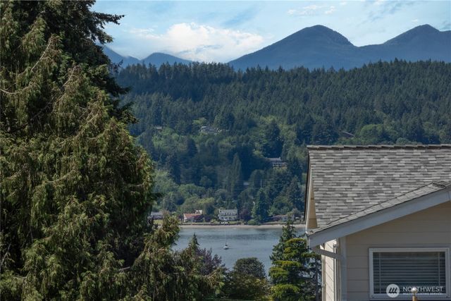 18412 11th Avenue NE, Poulsbo, WA 98370