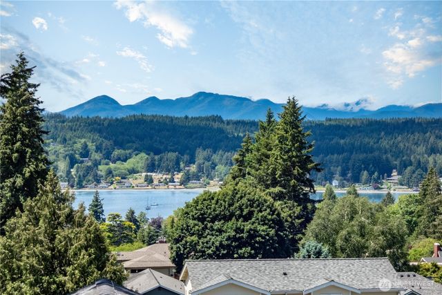 18412 11th Avenue NE, Poulsbo, WA 98370
