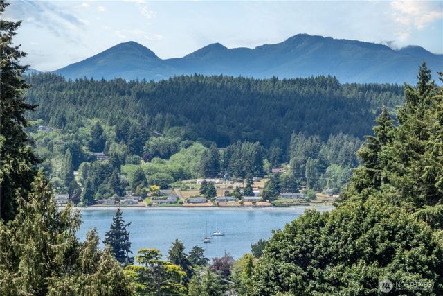 18412 11th Avenue NE, Poulsbo, WA 98370