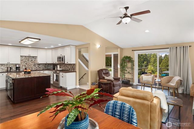 18412 11th Avenue NE, Poulsbo, WA 98370