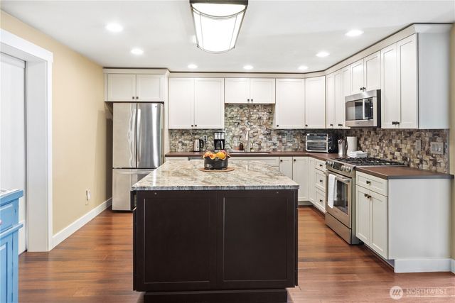 18412 11th Avenue NE, Poulsbo, WA 98370