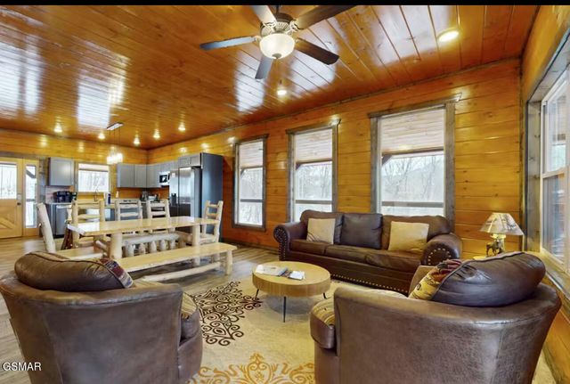 3305 Red Wolfe Road, Sevierville, TN 37862