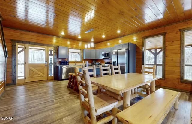 3305 Red Wolfe Road, Sevierville, TN 37862