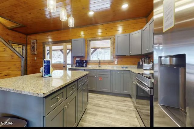 3305 Red Wolfe Road, Sevierville, TN 37862