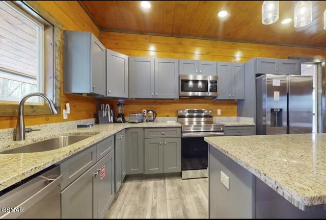 3305 Red Wolfe Road, Sevierville, TN 37862