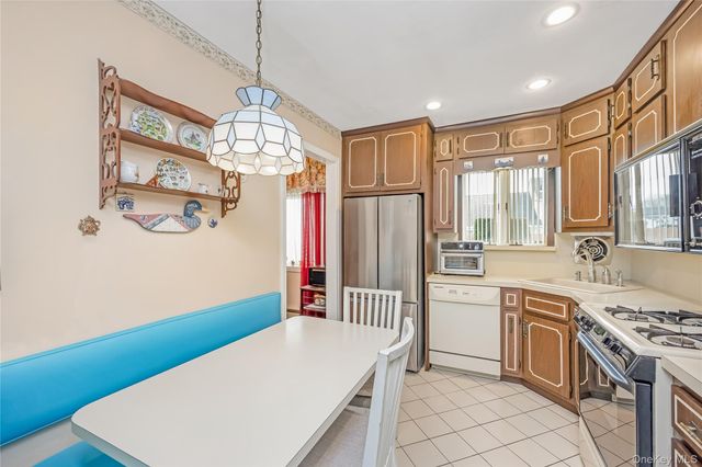 49 Amherst Drive, Massapequa, NY 11758