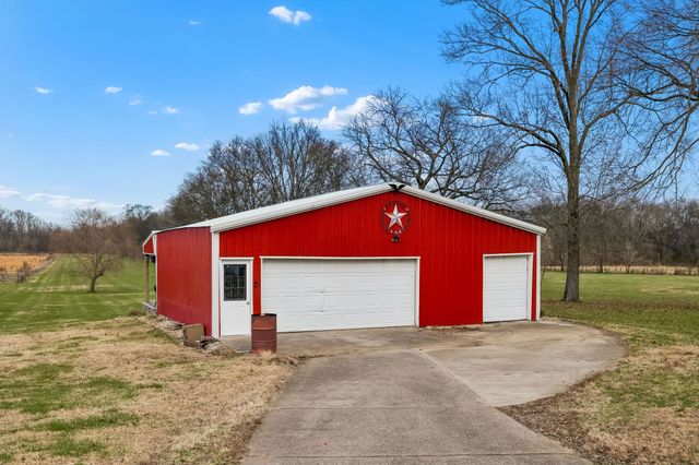 2755 Greens Mill Rd, Columbia, TN 38401