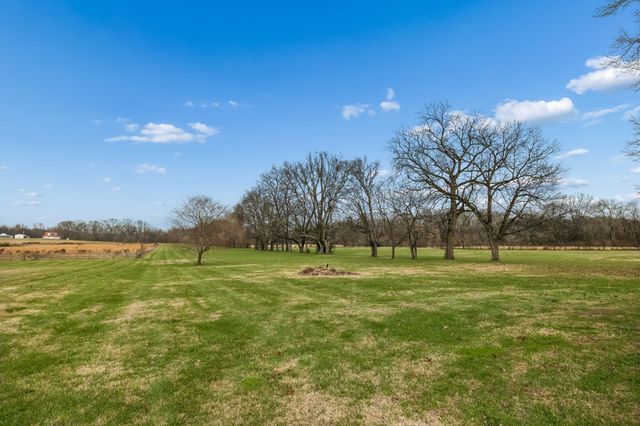 2755 Greens Mill Rd, Columbia, TN 38401