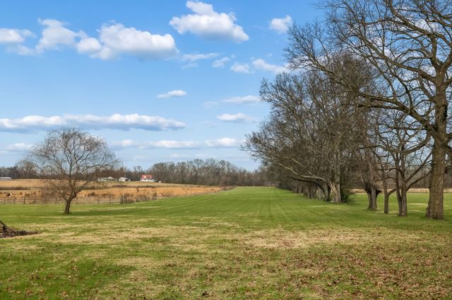 2755 Greens Mill Rd, Columbia, TN 38401