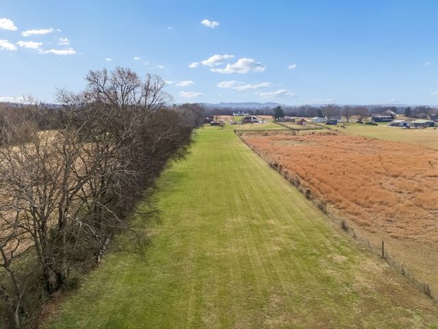 2755 Greens Mill Rd, Columbia, TN 38401