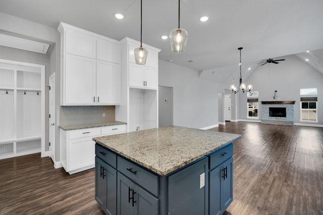 1565 Lizzie Lane, Burleson, TX 76028