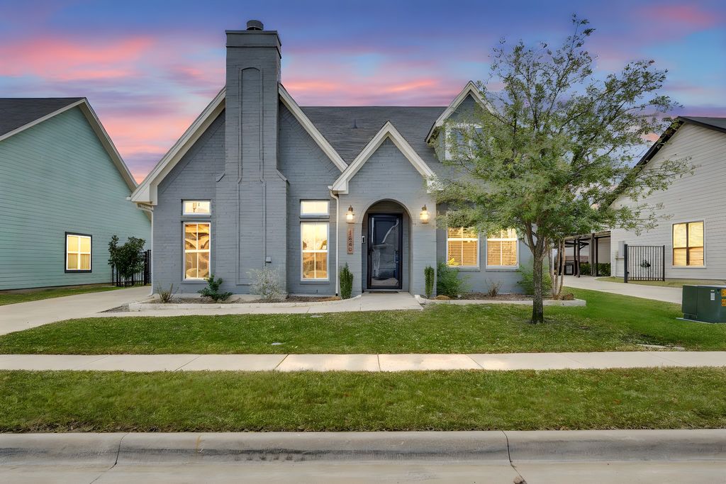 1565 Lizzie Lane, Burleson, TX 76028