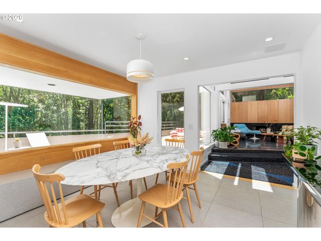 2725 Sw SHERWOOD Dr, Portland, OR 97201