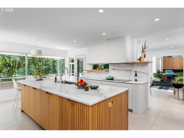 2725 Sw SHERWOOD Dr, Portland, OR 97201
