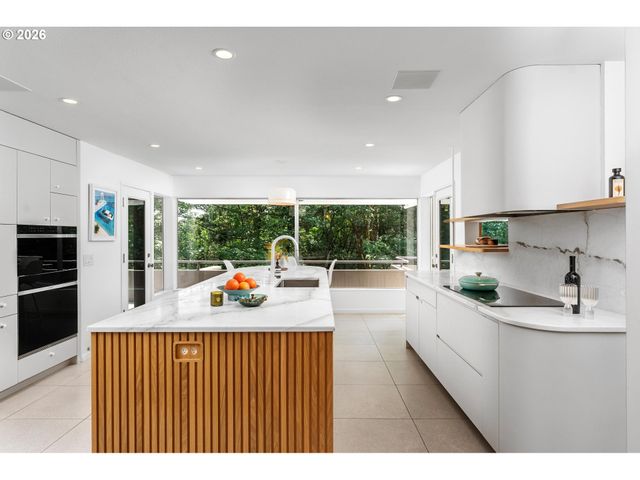 2725 Sw SHERWOOD Dr, Portland, OR 97201