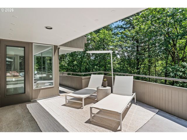 2725 Sw SHERWOOD Dr, Portland, OR 97201