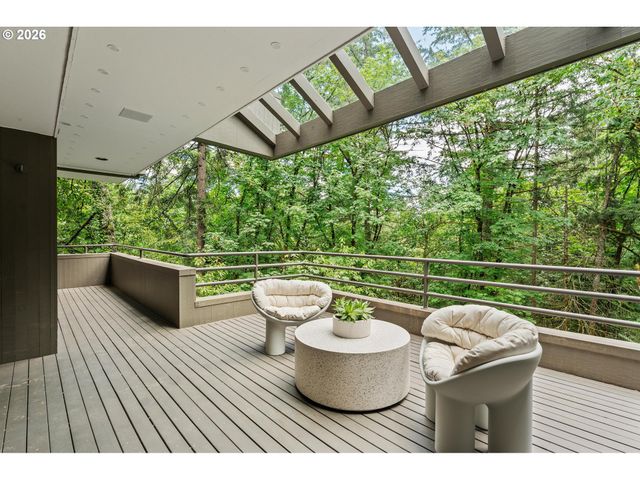 2725 Sw SHERWOOD Dr, Portland, OR 97201