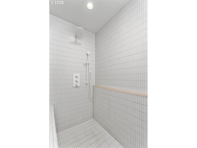 2725 Sw SHERWOOD Dr, Portland, OR 97201