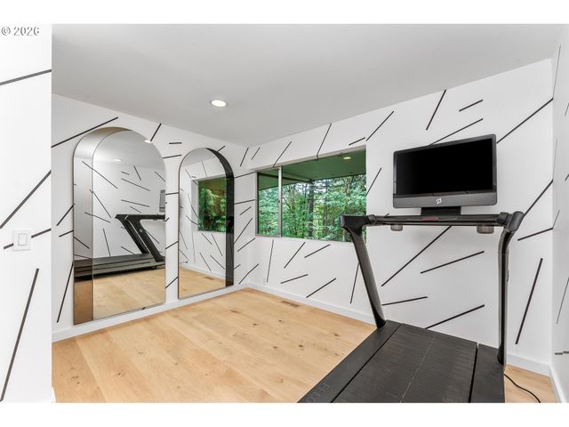 2725 Sw SHERWOOD Dr, Portland, OR 97201