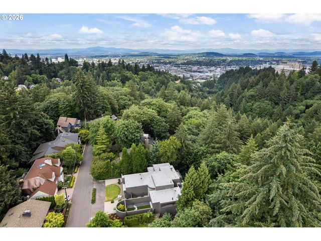 2725 Sw SHERWOOD Dr, Portland, OR 97201