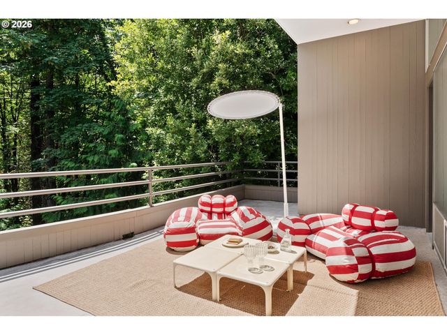 2725 Sw SHERWOOD Dr, Portland, OR 97201