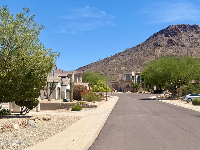 6352 W BRILES Road, Phoenix, AZ 85083