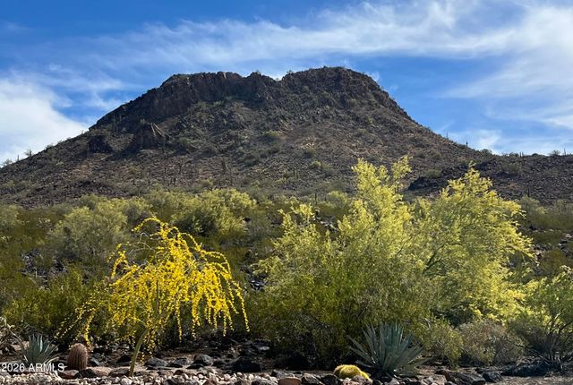 6352 W BRILES Road, Phoenix, AZ 85083