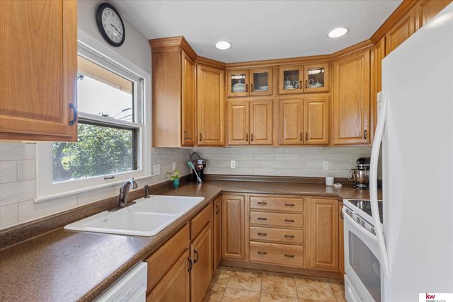 2103 Lindyview Lane, Bellevue, NE 68005