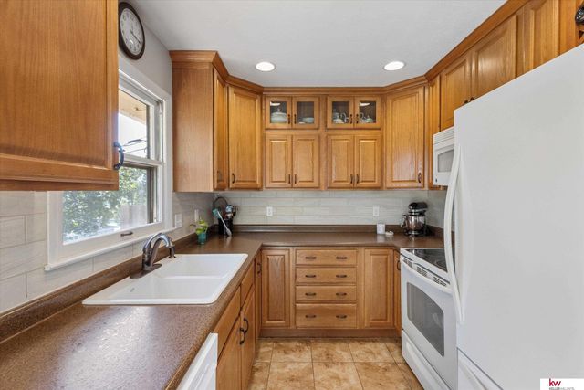 2103 Lindyview Lane, Bellevue, NE 68005