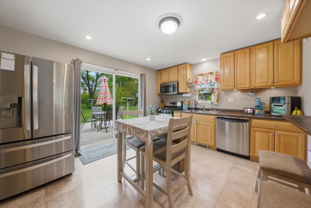Image 6 of property listing at 15726 LARAMIE Avenue, Oak Forest, IL 60452