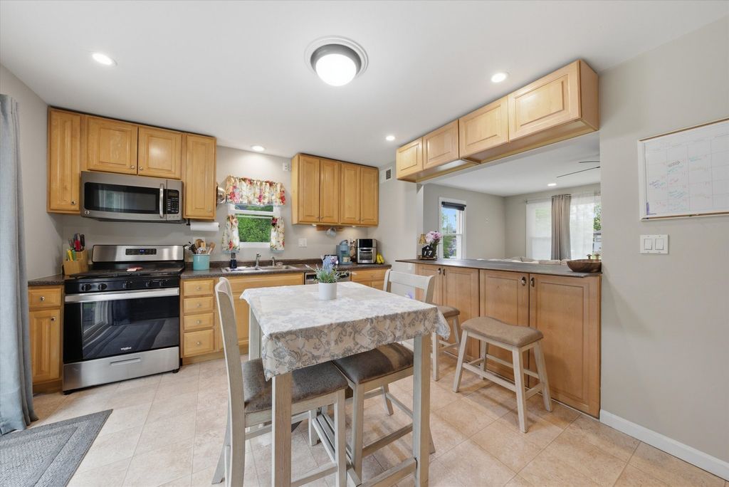 Image 7 of property listing at 15726 LARAMIE Avenue, Oak Forest, IL 60452