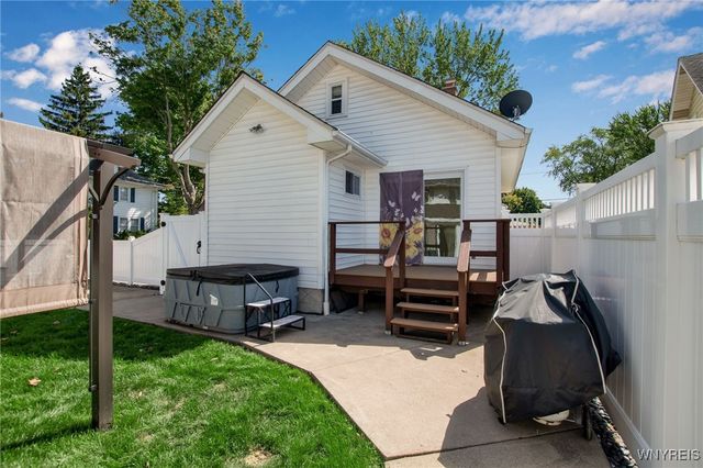 8732 Pershing Avenue, Niagara Falls, NY 14304