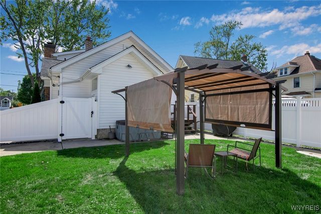 8732 Pershing Avenue, Niagara Falls, NY 14304