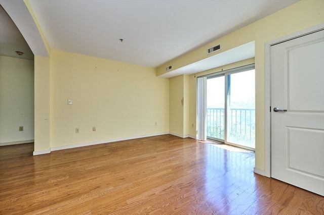 175 Cottage St 504, Chelsea, MA 02150