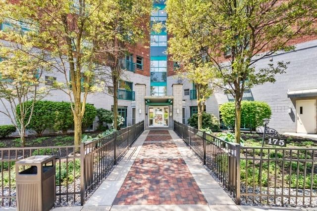 175 Cottage St 504, Chelsea, MA 02150
