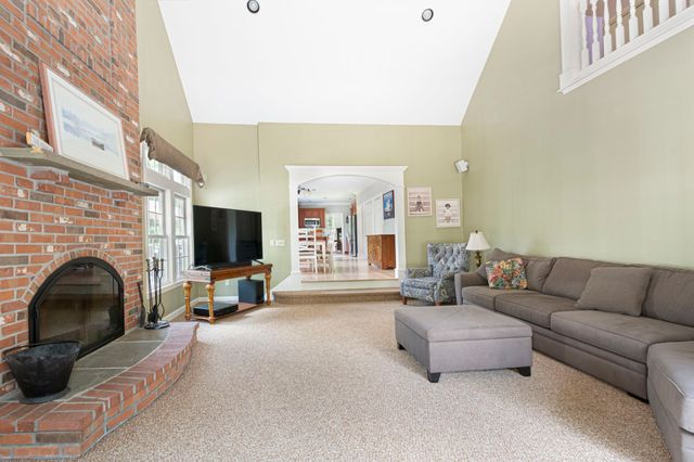 9 Fieldstone Dr, Shrewsbury, MA 01545