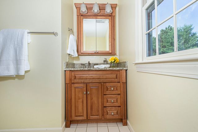 9 Fieldstone Dr, Shrewsbury, MA 01545