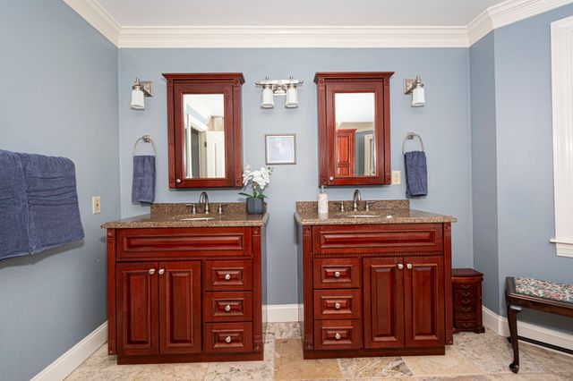 9 Fieldstone Dr, Shrewsbury, MA 01545
