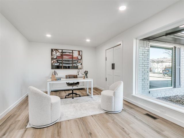 11804 Somerville Drive, Yukon, OK 73099