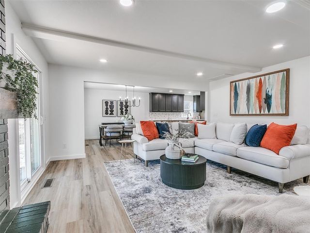 11804 Somerville Drive, Yukon, OK 73099