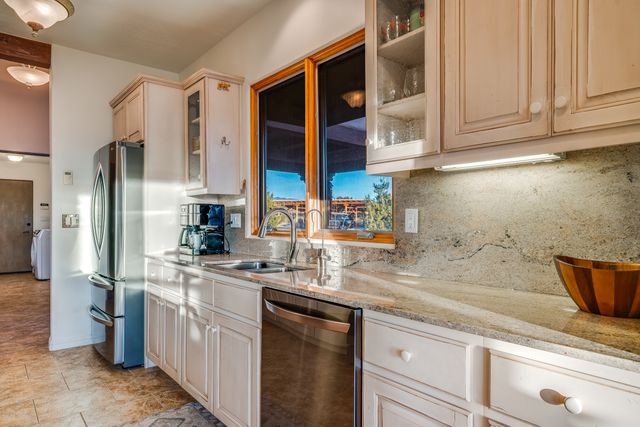 8 Camino De Rey Circle, Santa Fe, NM 87507