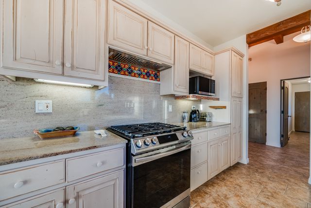 8 Camino De Rey Circle, Santa Fe, NM 87507