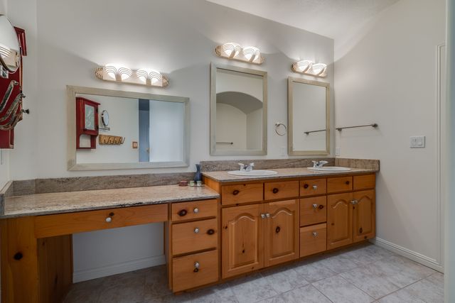 8 Camino De Rey Circle, Santa Fe, NM 87507