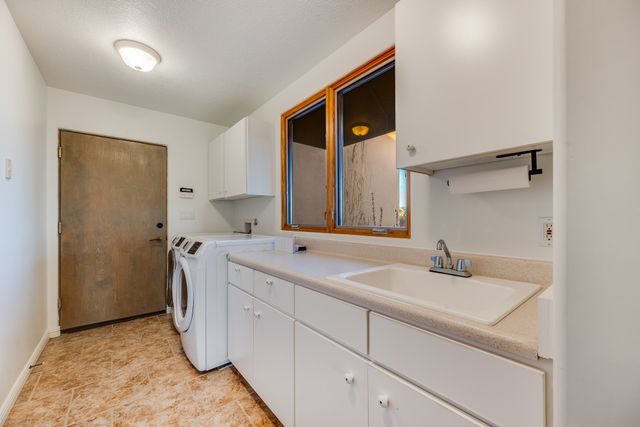 8 Camino De Rey Circle, Santa Fe, NM 87507